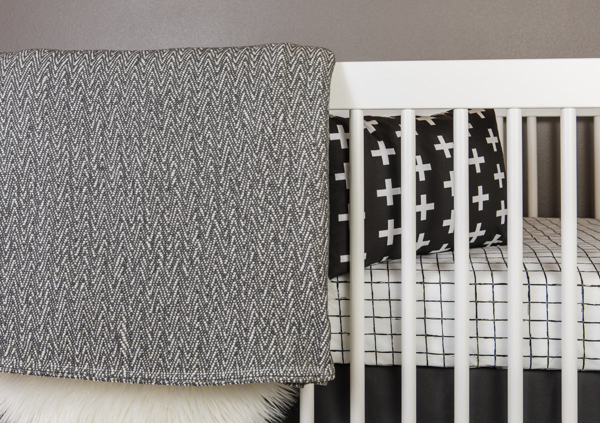 Cross the Grid Crib Bedding Set - Olli+Lime